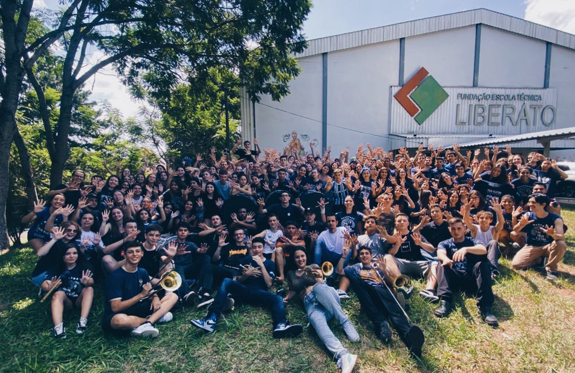 Trio_Eletro's tweet photo. Hoje teve mais um ensaio da @BTrioEletro e juntos, novamente, pintamos a fundação de azul!  🔵⚪️
Obrigado pela participação de todos, juntos somos mais fortes! ⚡️
#OMaior #BuscaseLaDecima 🌟🦍💙 https://t.co/bulTKDyezd