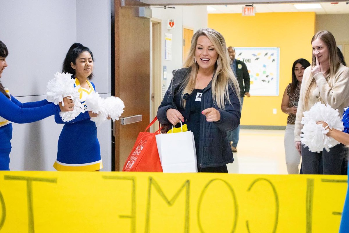 KristenCurrieTV's tweet photo. A wonderful visit to @IDEABluffSpring talking with their special education scholars about weather. Thank you students &amp; staff for the warm welcome &amp; great conversation. ❤️ #RISEprogram #schoolvisit @KXAN_Weather 

📸: Emilio Casanova &amp; Sarah Lopez Cortez (students) https://t.co/Ic2rXjA67a