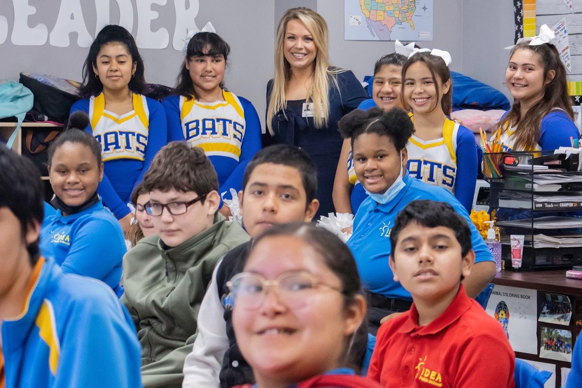 KristenCurrieTV's tweet photo. A wonderful visit to @IDEABluffSpring talking with their special education scholars about weather. Thank you students &amp; staff for the warm welcome &amp; great conversation. ❤️ #RISEprogram #schoolvisit @KXAN_Weather 

📸: Emilio Casanova &amp; Sarah Lopez Cortez (students) https://t.co/Ic2rXjA67a
