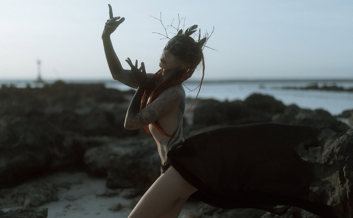 EnchantressSG's tweet image. instagram.com/alice__sudos

new  photos  and a lot of    new  videos    uploaded  ❤️😍

#checkthis #valkyrae #tattooed #performerlife #darkside