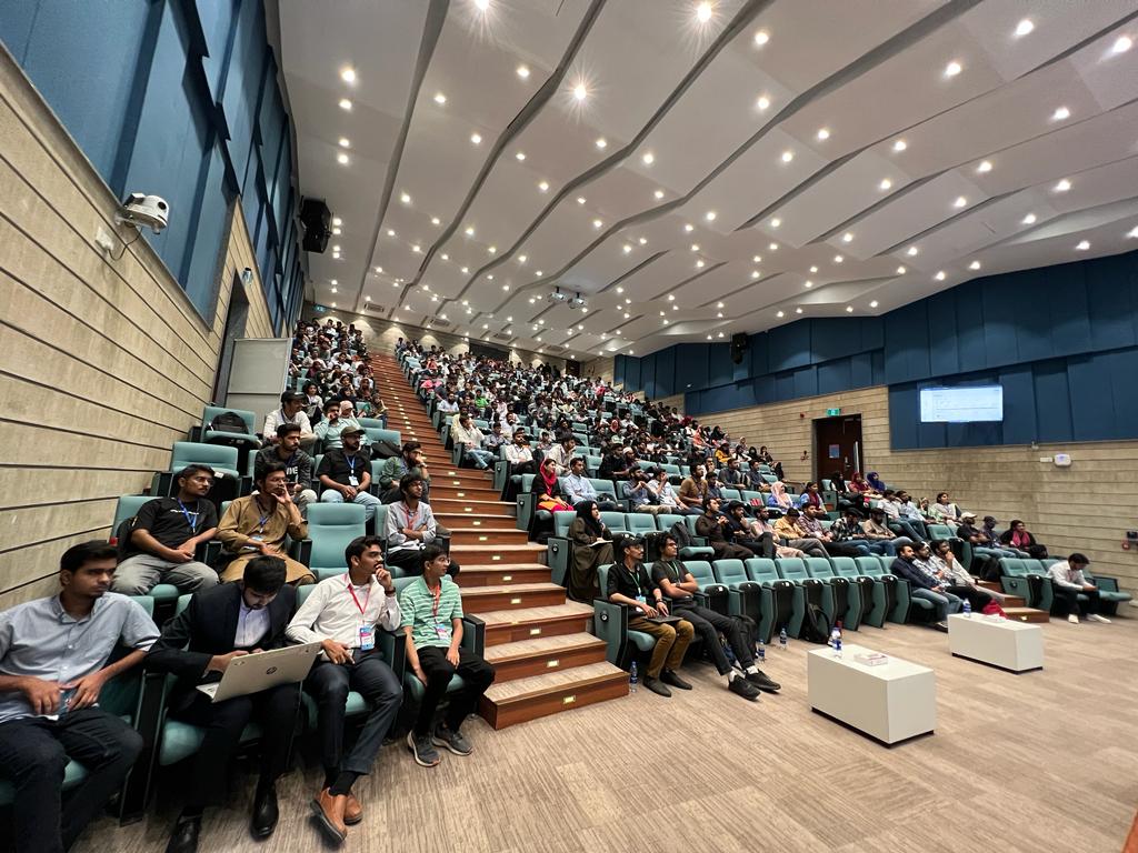 rmahmadkhan's tweet image. Last weekend, I took a short flight for not just attending but also speaking at my first event in Karachi, #FlutterForwardExtended by @FlutterKarachi 🤩
It was an amazing experience speaking there & showcasing the amazing product we're building at JaldiTech.com 🙌
