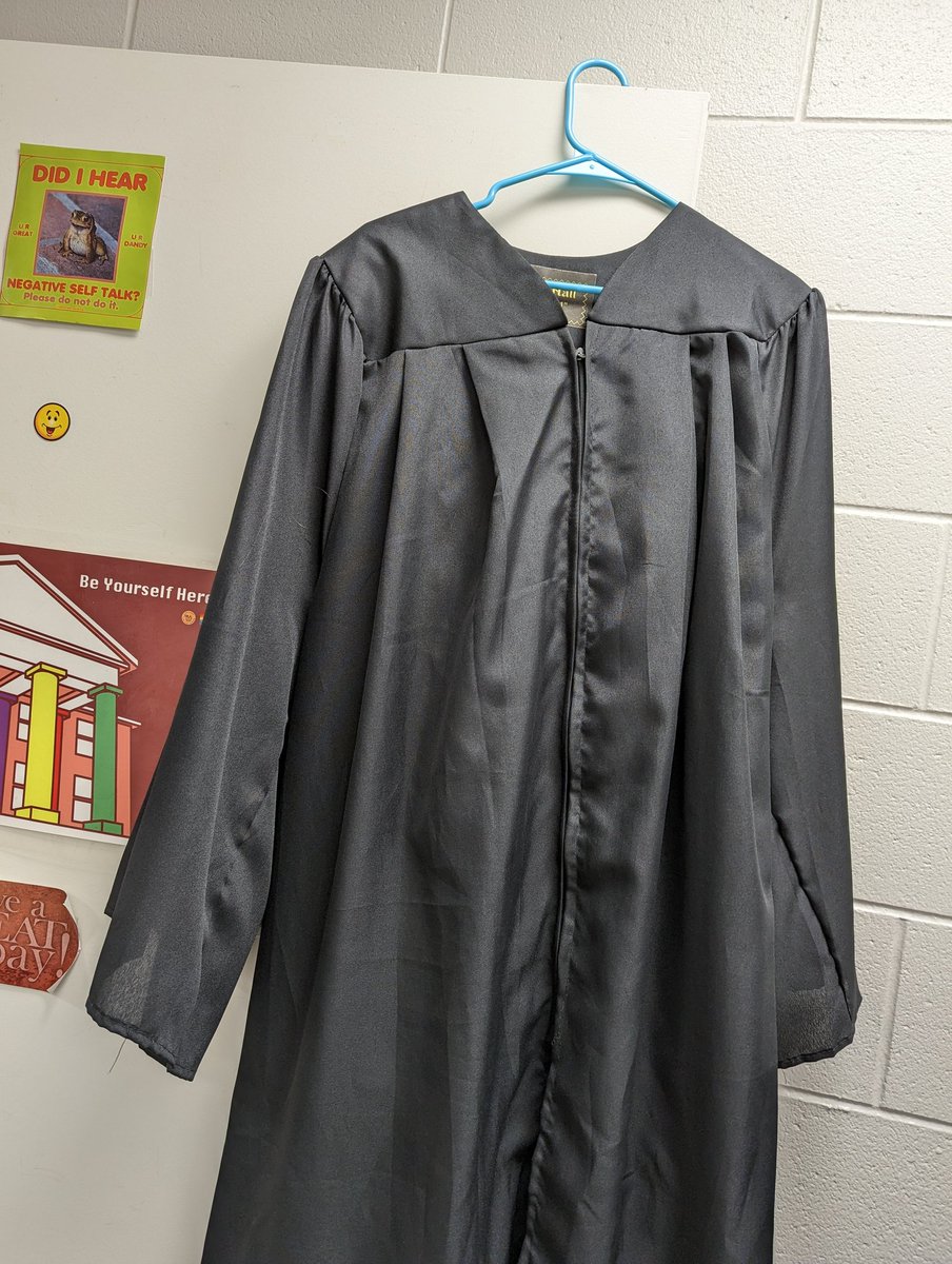 OrlowskiTweets's tweet photo. Well, it's been fun dressing up as Judge Megan Bader Ginsburg for mock trial the past couple of weeks in government class. Until next time, graduation robe! https://t.co/B3ZdC2ao3n