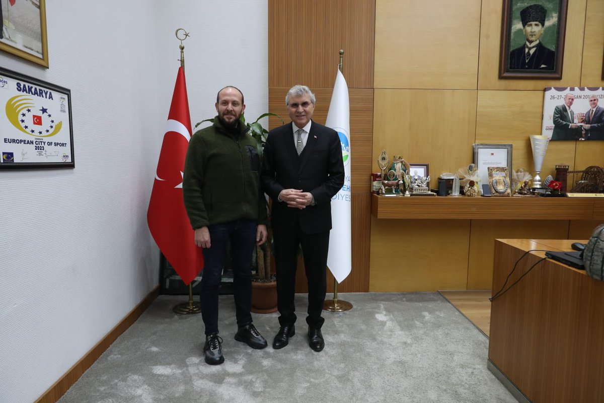 Büyükşehir Belediye Başkanımız <a href="/ekremyuce/">Ekrem Yüce</a> ile bir araya geldik. Kıymetli Başkanımıza nazik kabulleri ve her zamanki nezaketi için şükranlarımı sunuyor, Sakarya'mıza hizmet yolculuğunda başarılar diliyorum.