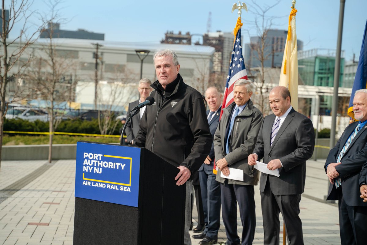 GovMurphy's tweet photo. Tomorrow, the @PATHTrain will start operating nine-car trains on the Newark to World Trade Center line.

This expansion means more seats, more comfort, less waiting, and less crowding for our commuters. https://t.co/kERkVHlqHP