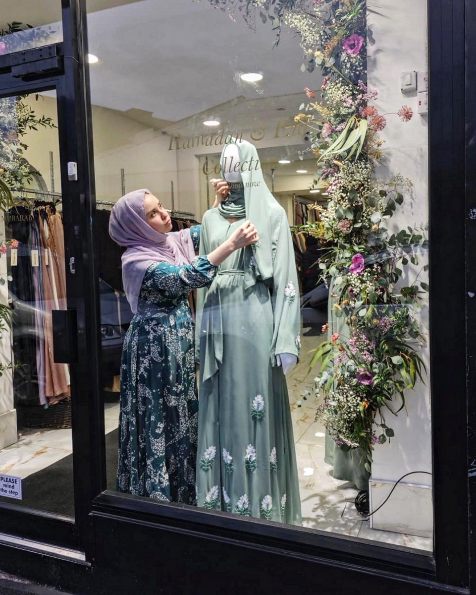 therosemist's tweet photo. Abayas Boutique x Rose Mist - floral installation for their Ramadan and Eid collection. #floralinstalation #shopflowers https://t.co/bsSIk3cJHu