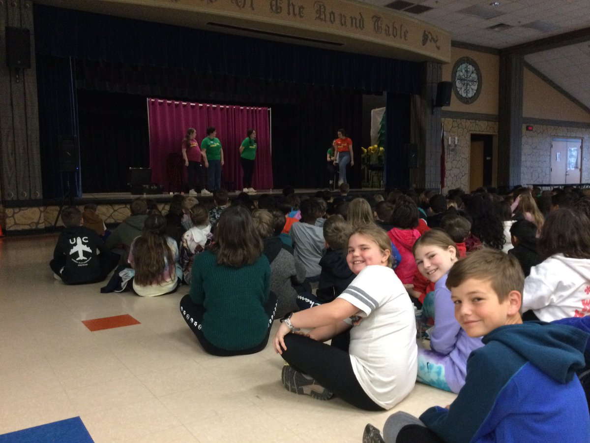 KnoxESKnights's tweet photo. Elm Street Rep Tour makes our students writing come to life with their improv! @CcsdMedia #GetCCSDReading https://t.co/xIq7672Znx