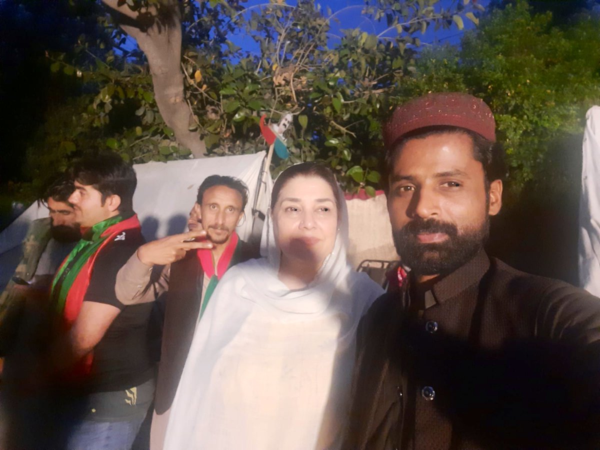 ZilleHumaPTI's tweet photo. #Zaman_Park_Lahore 
سبق ایم این ایز، ایم پی ایز اور سیاسی کارکنان کے ہمراہ کچھ خوشگوار لمحات۔ ان سب نے ہمارے لیڈر کیلئے اپنے گھر بار اور دن رات کو قربان کیا ہے۔ ان سب کی محنت اور جزبے پر ہم سب کو فخر ہے۔ انشاالاہ اگلے وزیراعظم @ImranKhanPTI  ہی ہونگے https://t.co/qmo87mIMyf