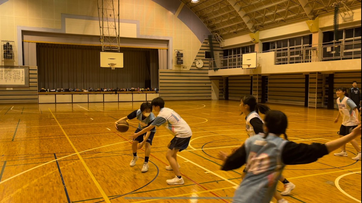 BCEvolution1's tweet photo. 3年生との送別試合。楽しいことや辛いこと、様々な経験を通し、最後までやり切った子供達。そんな選手だからこそ見せてくれる最高の笑顔と凛とした表情。この先も進む先で仲間を大切にし、支えてくれる方々に感謝し、さらなる成長と進化を期待しています。これまでありがとう！
#BCつくば　#U15バスケ https://t.co/QAsSbqDVn6