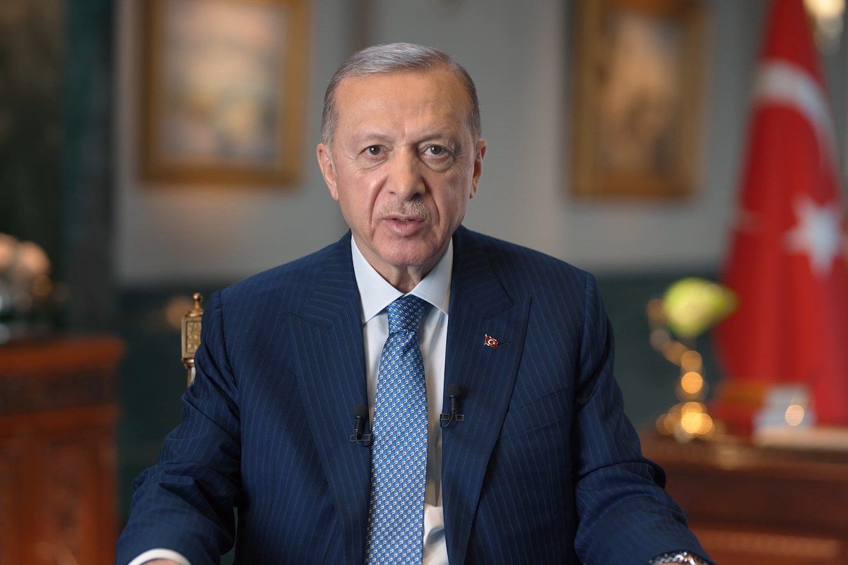 Erdoğan: İstanbul Belediye Başkanı iken İstanbul'a girişi vizeye tabi tutma gibi tezim vardı. İstanbul'a her gelen rahatlıkla girsin, bu olamaz. İstanbul'a girmenin bir bedelinin olması lazım t24.com.tr/haber/erdogan-…