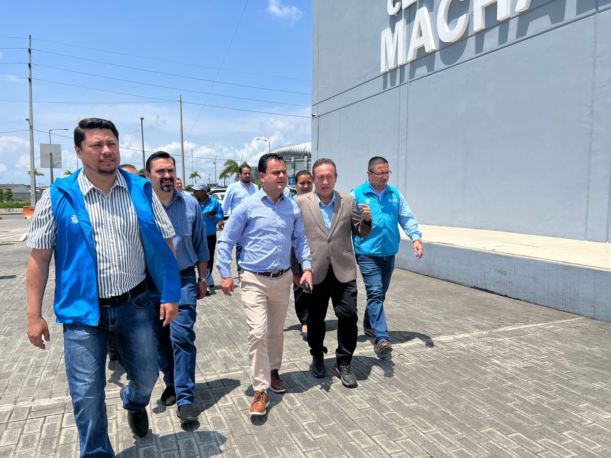 EstebanBernalB's tweet photo. 📍#Machala En #ConversatorioConMedios informamos sobre las acciones que ejecutamos desde @InclusionEc por el sismo del pasado sábado. Cumplimos con la disposición del Presidente @LassoGuillermo y dimos la atención necesaria para proteger y cuidar a grupos vulnerables. https://t.co/ViJ9pxjrLj