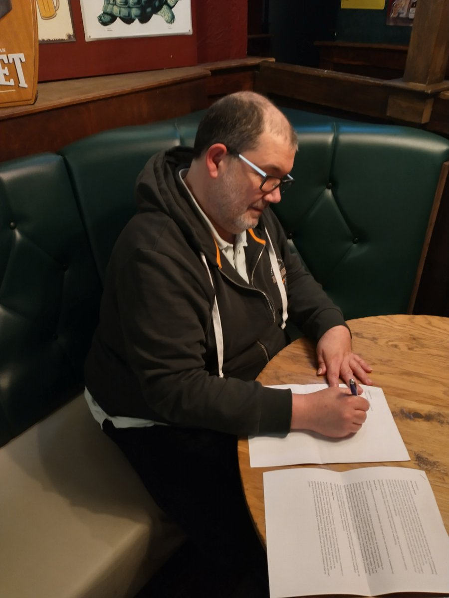 coclimburg's tweet photo. Gisteren is een samenwerkingsovereenkomst met  Coming Inn Venray getekend. Vanaf nu trekken we samen op voor de Queer gemeenschap in de gemeenten Horst aan de Maas en Venray.
Coming Inn voorzitter is door ons benoemd tot regiocoördinator in deze gemeenten.
Samen staan we sterk!🌈 https://t.co/DkCp7vuXfo