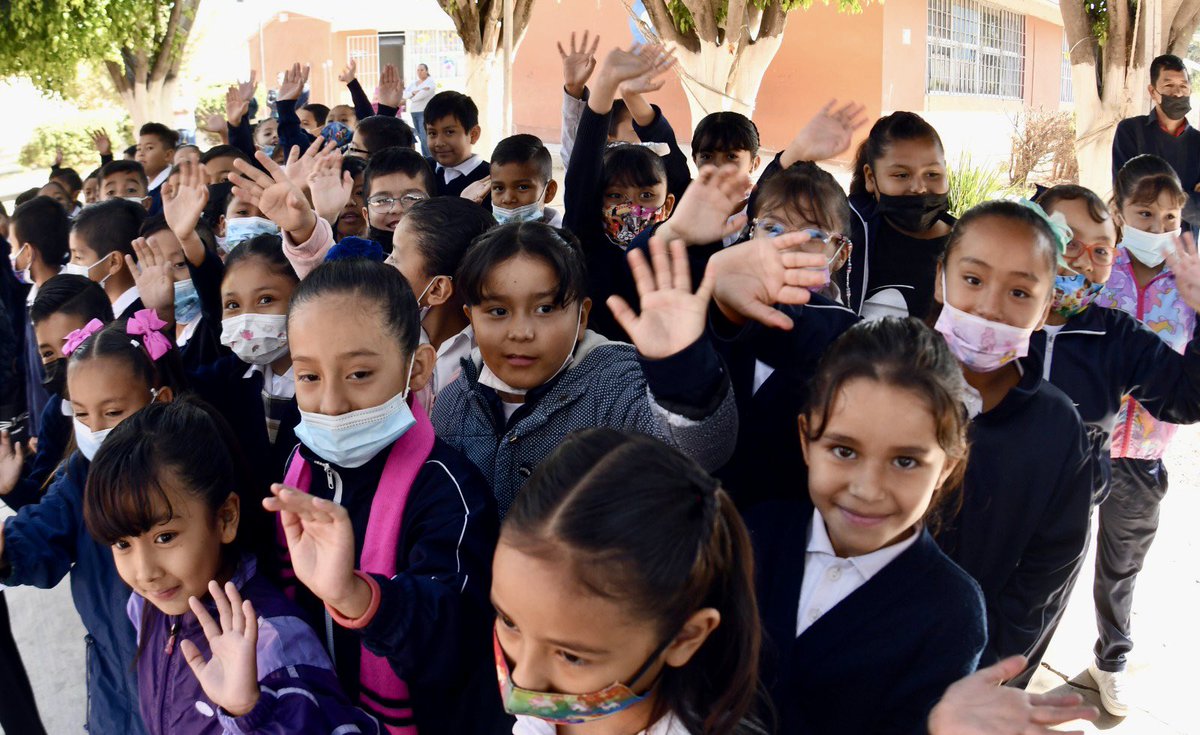 LorenaAlfaroG's tweet photo. Como los piratas debemos cuidar nuestro más grande tesoro: El agua.
En el #DíaMundialDelAgua de una manera muy divertida y junto a #Jappi; le recordamos a los pequeñitos de la primaria Francisco González Bocanegra la importancia de cuidarla en familia y ser un #GuardiánDelAgua. https://t.co/zyGkohg4tm