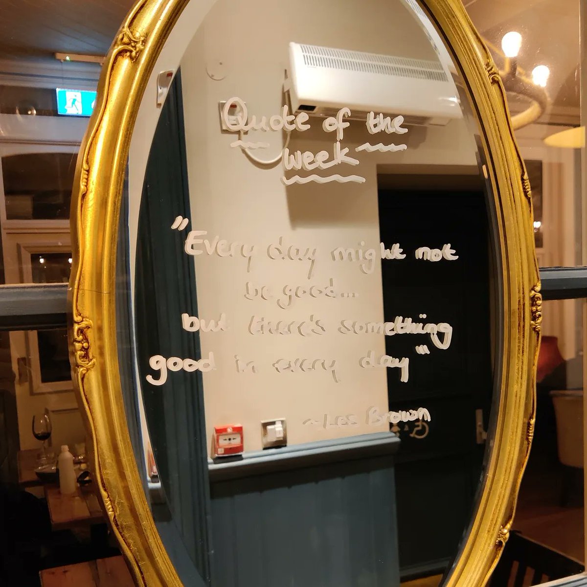 TheCanfordPoole's tweet image. It&apos;s not just chocolate eggs coming this Easter, but our special menu as well! Swipe for a sneak peek and book your table through the link in our bio 👀

#LocalPub #EasterMenu #DogFriendly #DogWall #YoungsRooms #YoungsPubs @YoungsPubs #Easter #SpringMenu