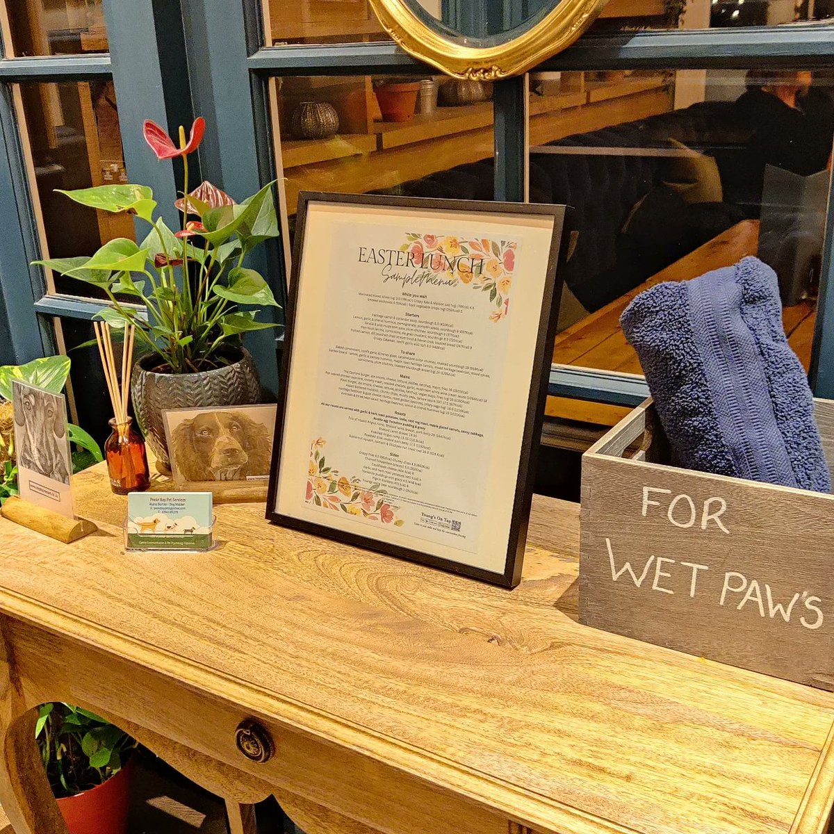 TheCanfordPoole's tweet image. It&apos;s not just chocolate eggs coming this Easter, but our special menu as well! Swipe for a sneak peek and book your table through the link in our bio 👀

#LocalPub #EasterMenu #DogFriendly #DogWall #YoungsRooms #YoungsPubs @YoungsPubs #Easter #SpringMenu