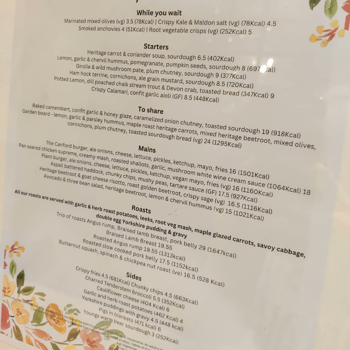 TheCanfordPoole's tweet image. It&apos;s not just chocolate eggs coming this Easter, but our special menu as well! Swipe for a sneak peek and book your table through the link in our bio 👀

#LocalPub #EasterMenu #DogFriendly #DogWall #YoungsRooms #YoungsPubs @YoungsPubs #Easter #SpringMenu