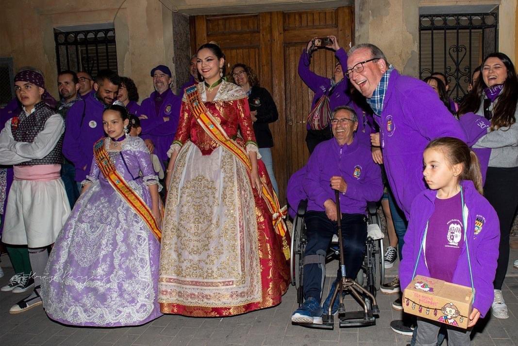 HortFalla's tweet photo. ESTORETA!  Recordar els inicis de les Falles i anar casa per casa arreplegant trastos vells. Amb l'ànim d'organitzar actes nous i potenciar la part més cultural de la nostra festa organitzàrem per primera vegada este passacarrer per la Pobla. https://t.co/nNngJ5BaAg