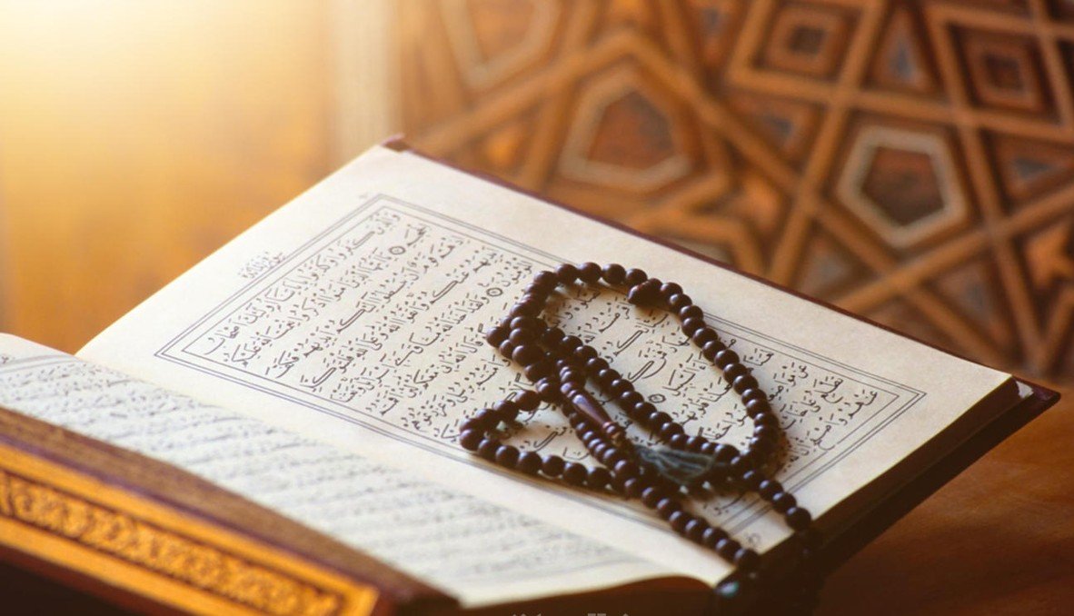 أغلبنا سيحتاج اليوم إلى تطبيق مصحف متميز مع قدوم شهر رمضان، لذلك تحت هذه التغريدة رصدت بعض أفضل تطبيقات المصاحف المتوفرة في الآيفون والاندرويد، اختر منها ما يناسبك وحمله مباشرة.