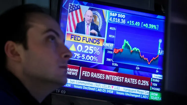 EYESON_NEWS's tweet image. MADNESS! #GlobalSqueeze #DoNotBeDistracted

Dow drops 300 points after Fed hikes rates despite banking crisis: Live update
As of 3:48 p.m. ET, the 30-stock Dow
 traded 308 points lower, or 0.9%. The S&amp;amp;P 500
 fell 0.8%, while the Nasdaq Composite
 declined 0.7%.