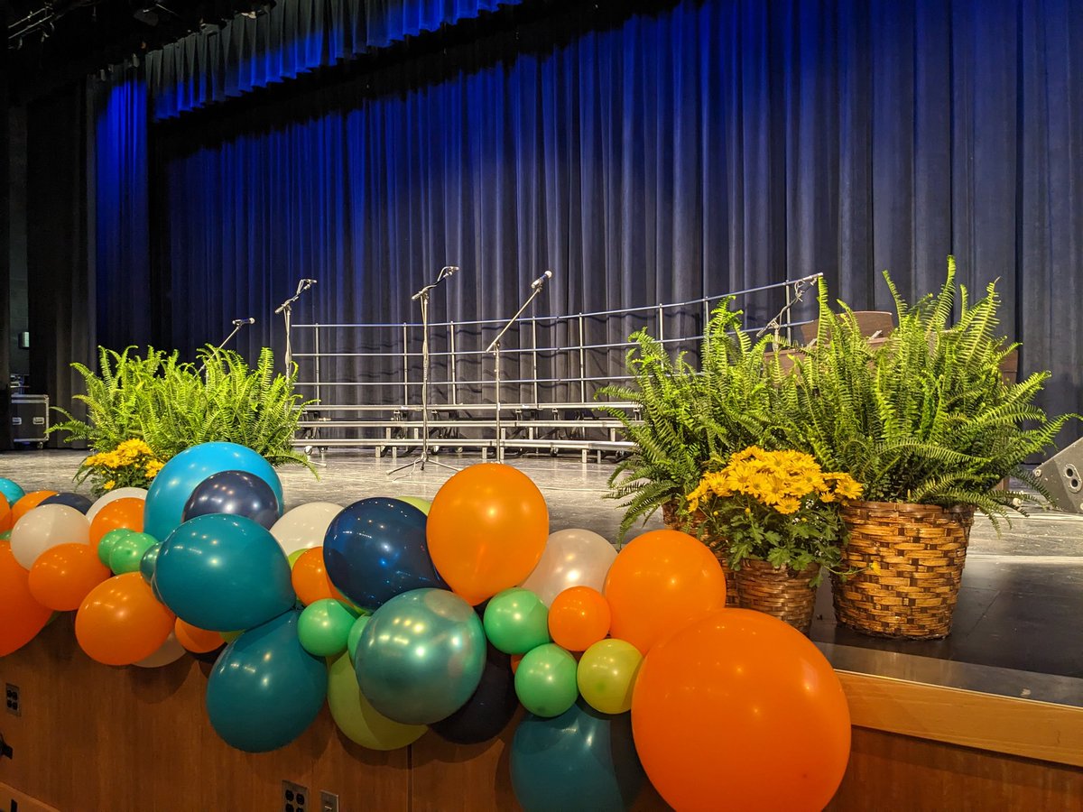 BaltCoPS's tweet photo. ⏳ The stage is set... Join us live from 5 - 6 p.m. for State of the Schools 2023! #BCPSSOTS

https://t.co/C5wjs1irhN https://t.co/xKazFuzxI5