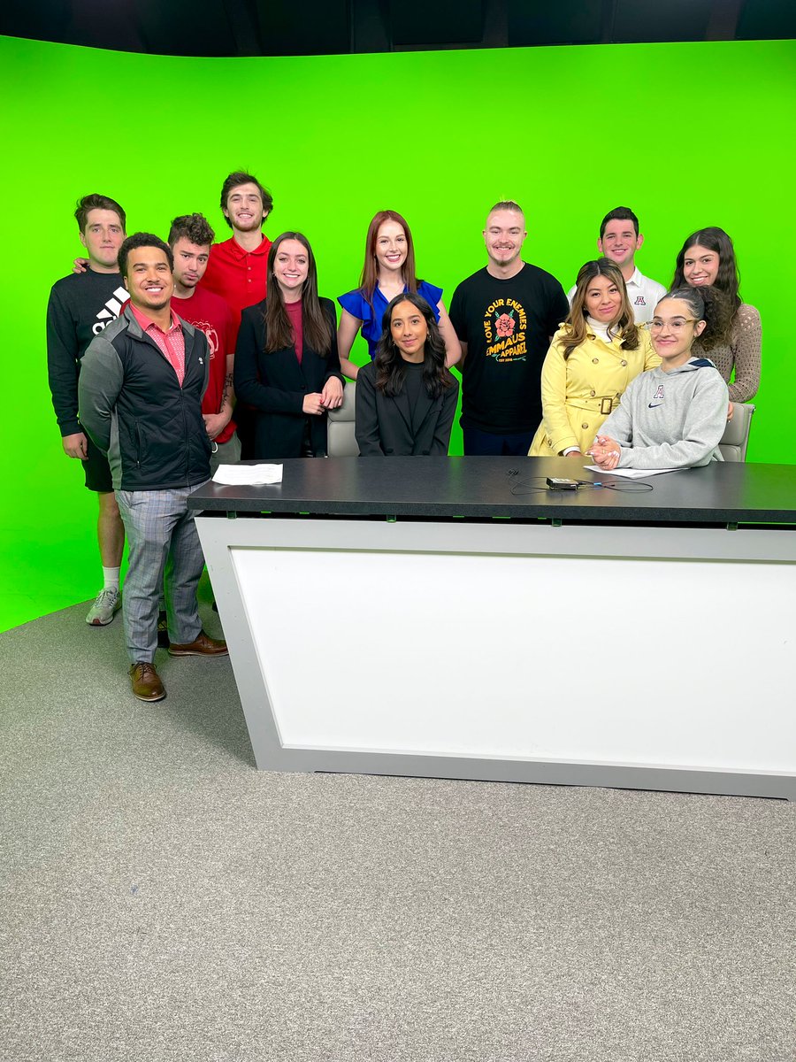 LilianaSotoAZ's tweet photo. @uazjschool Cat’s Eye News auditions 📺 thank you @azpublicmedia for letting us use your studio 🙏🏽 https://t.co/j3VH2K5SF0