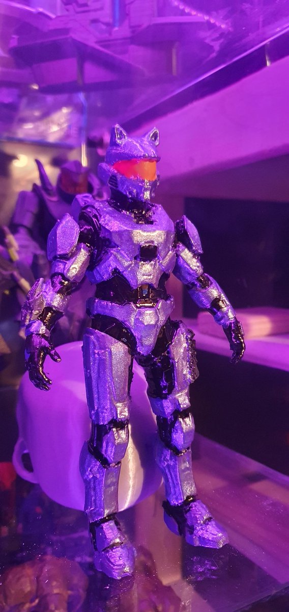 Mangermouse's tweet photo. Still drying bit dayum it's nice to see one of my Spartans in the cabinet 😍 #haloinfinite #halo #3dprint #3Dprinting #halocollection https://t.co/UcKRNrvJcU