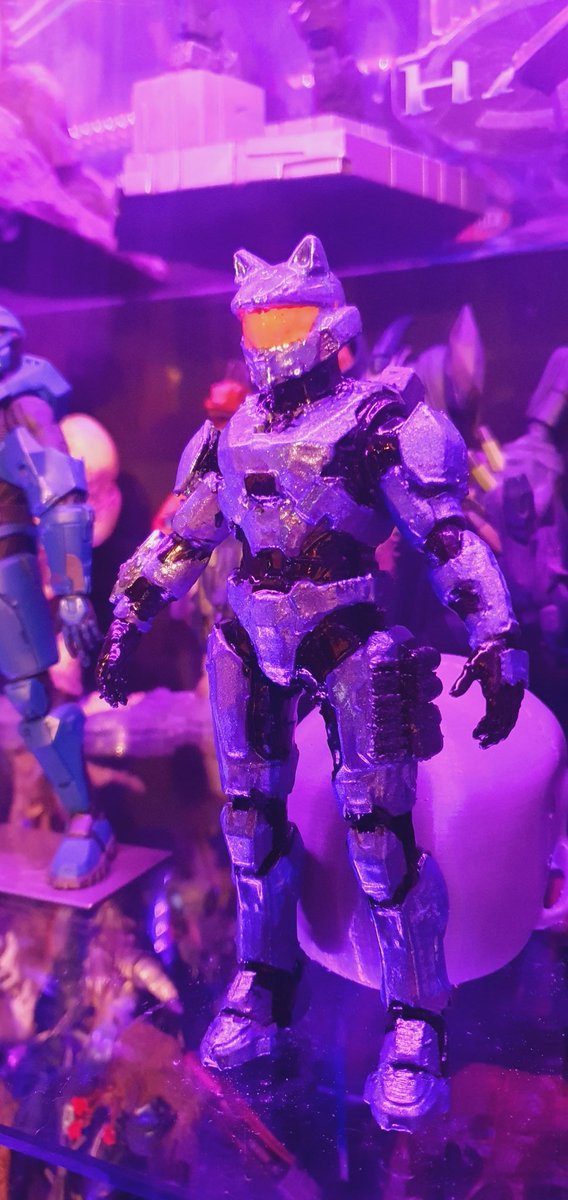 Mangermouse's tweet photo. Still drying bit dayum it's nice to see one of my Spartans in the cabinet 😍 #haloinfinite #halo #3dprint #3Dprinting #halocollection https://t.co/UcKRNrvJcU
