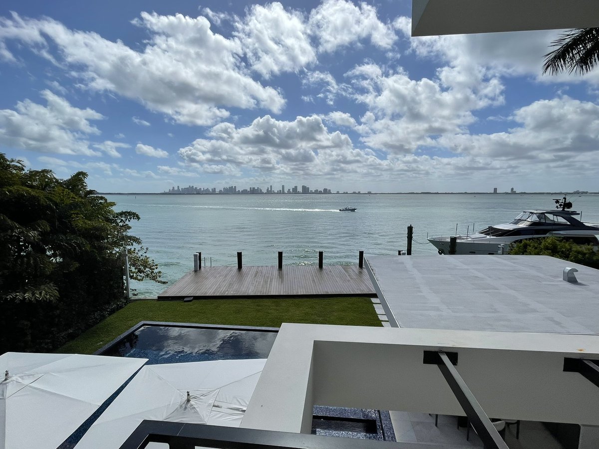 BenJFleck's tweet photo. Miami ok yes https://t.co/I5uPyZHXPO