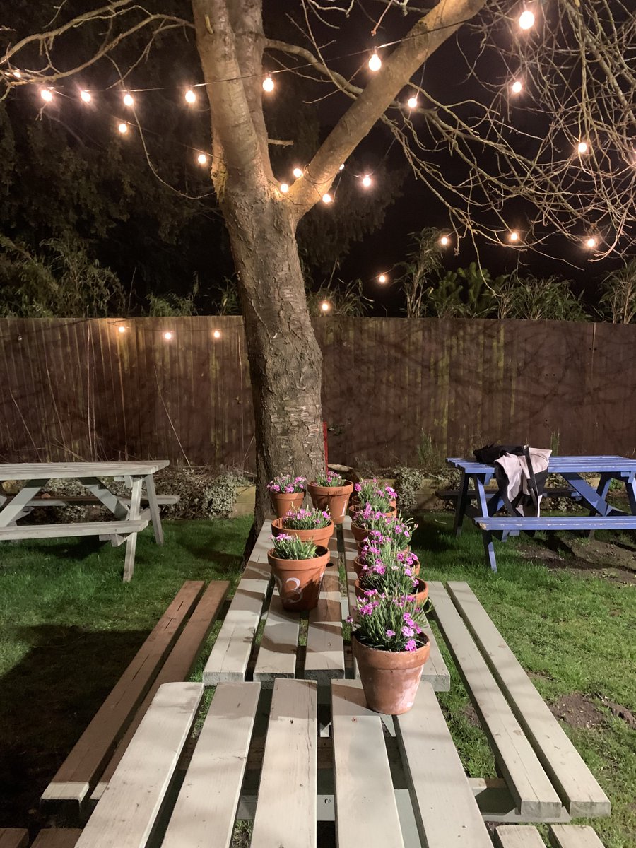 Redliongrant's tweet photo. Itβs that time of year #gettingsummerready #pubgarden #pubs #foodie #outside #cambridge #walks #amazingfood #pubvibes #sundayroast #table #flowers https://t.co/0T9mTrDLNH
