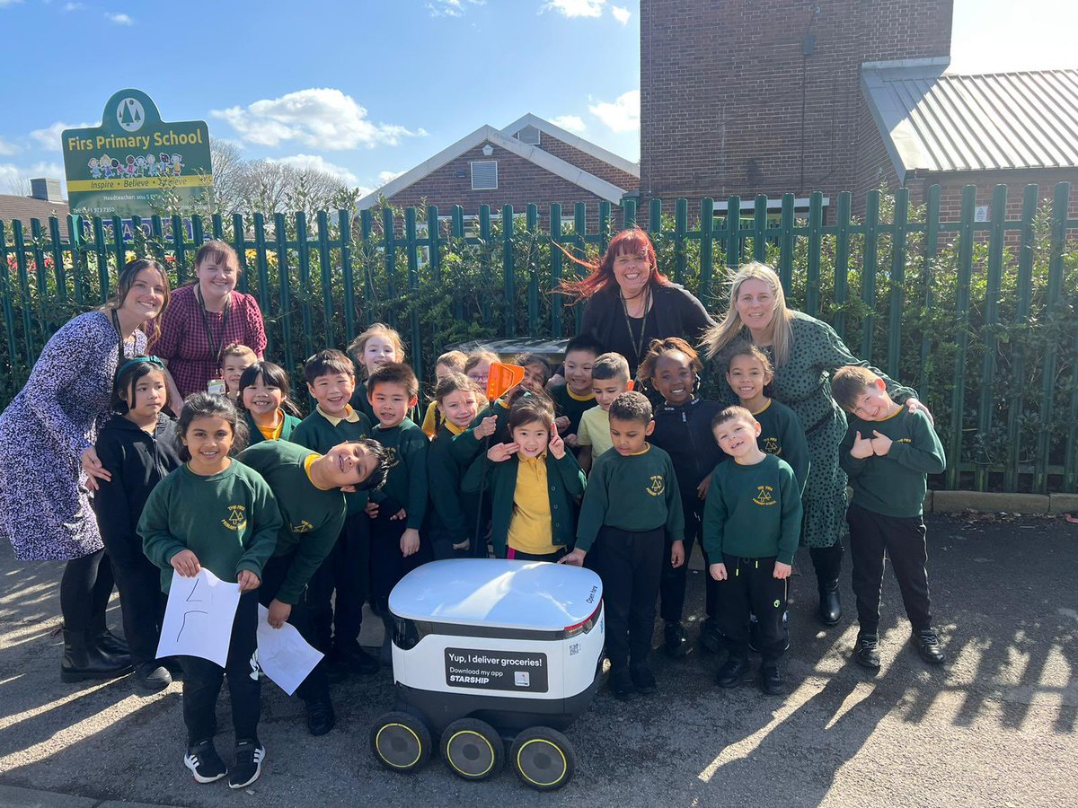 firsprimarysale's tweet image. #Y1Apple We had a very exciting delivery today and it wasn’t delivered by a human… Starship came to Firs and we were truly starstruck! 🤩🤖#Algorithms #Computing #Starship @coopuk