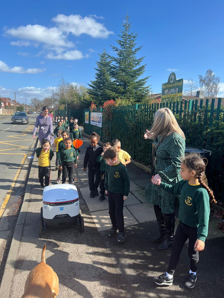 firsprimarysale's tweet image. #Y1Apple We had a very exciting delivery today and it wasn’t delivered by a human… Starship came to Firs and we were truly starstruck! 🤩🤖#Algorithms #Computing #Starship @coopuk