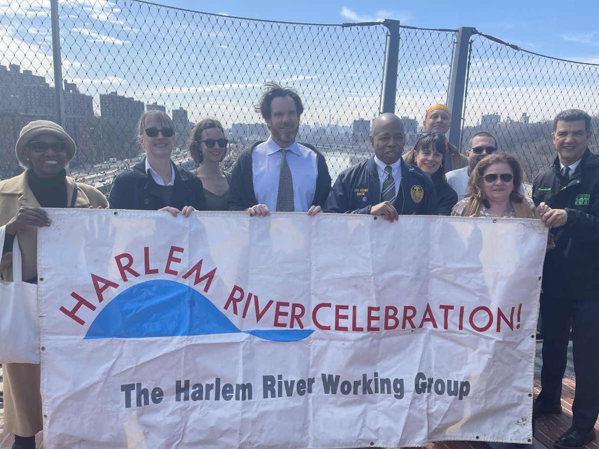 HarlemRiverWG's tweet photo. @NYC_DOT @NYCMayor @NYCParks @NYCEDC @NYCMayorsOffice @RepEspaillat @Vanessalgibson The Harlem River Working Group was honored to stand with @NYCMayor @NYC_DOT @NYCParks @NYCEDC and other members of the #NYCGreenwayCoalition in the announcement of the #HarlemRiverGreenway for the Bronx. #Greenways4NYC https://t.co/2nd9rPnb8E