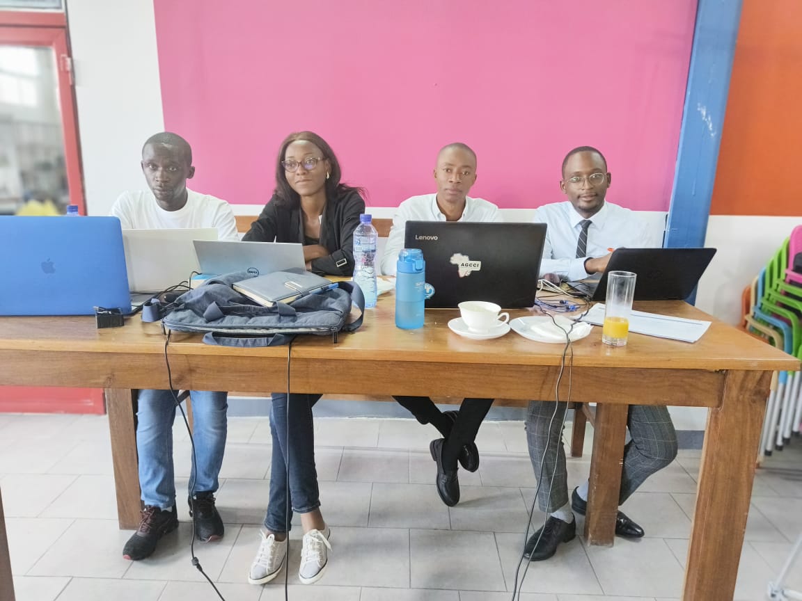 JACUA21's tweet photo. #JIF #Village #Digital organisé par @ONUFemmesRDC . Un des Lauréats Jeune Agent de Changement de l'UA, Membre du Réseau #JACUA forme 50 Jeunes filles retenues au programme #AGCCI d'@ONUFemmesRDC sur le développement de site internet à l'aide de la plateforme #Blogger. @fatshii13 https://t.co/7nc0Lgh4ld