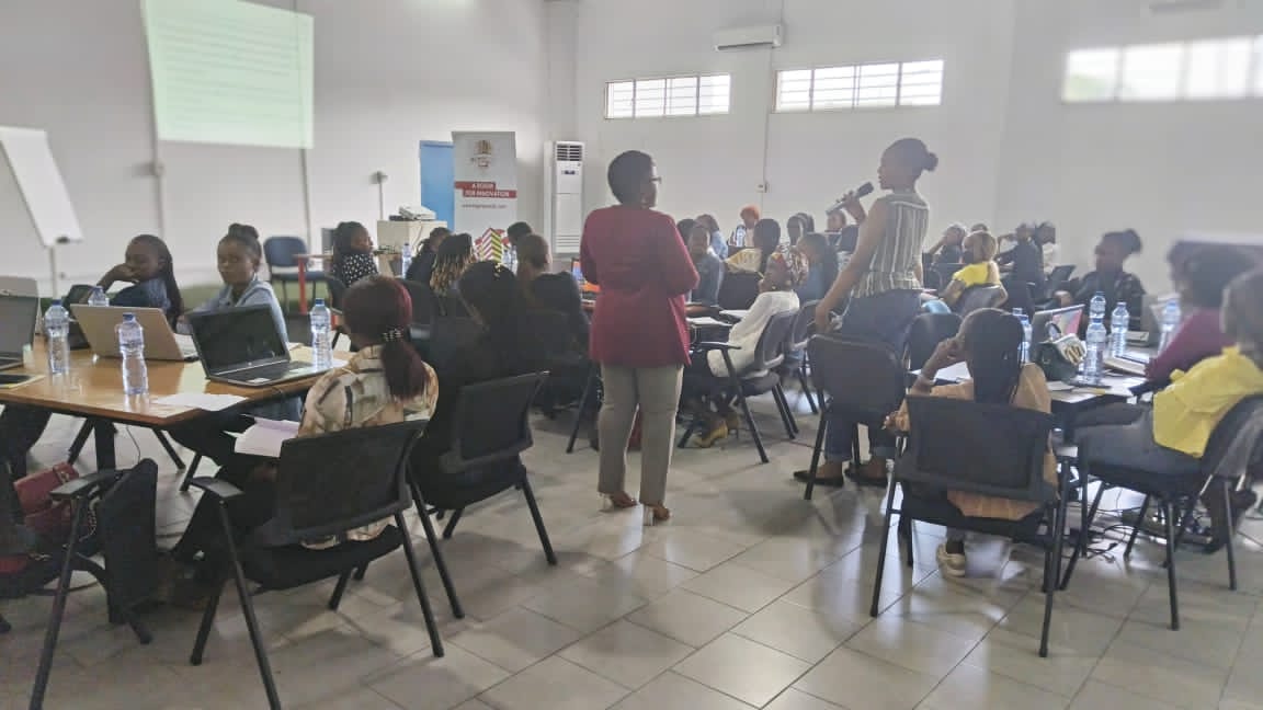 JACUA21's tweet photo. #JIF #Village #Digital organisé par @ONUFemmesRDC . Un des Lauréats Jeune Agent de Changement de l'UA, Membre du Réseau #JACUA forme 50 Jeunes filles retenues au programme #AGCCI d'@ONUFemmesRDC sur le développement de site internet à l'aide de la plateforme #Blogger. @fatshii13 https://t.co/7nc0Lgh4ld
