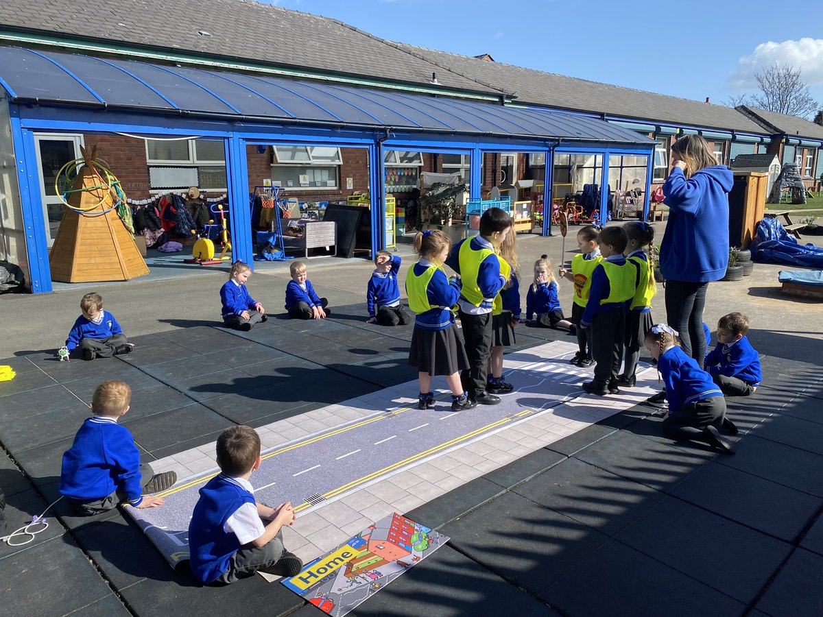 Reception have been learning all about #RoadSafety today. We used role play to highlight the dangers and identify how to cross the road safely in different situations. Well done, Reception! 🚦🌟 #Reception2023 #StayingSafe #EYFS