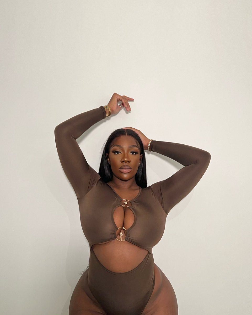 TheOnlySJ_'s tweet photo. something ‘bout your hands on my body https://t.co/o2ddOKCbfc