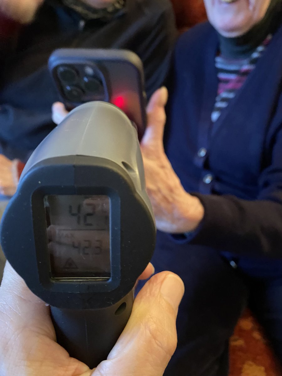 richgain's tweet photo. Just how hot is “hot”?
How about 42°C during a FaceTime call.
Really not comfortable! https://t.co/mAiFqJEJUO