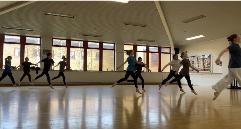 Our year 8 @capajuniors have enjoyed a Contemporary technique and creative workshop today by @NSCDLearning @CATNSCD We loved it, thank you very much to our dance artist Sophie! #CATNSCD #CATSpotted