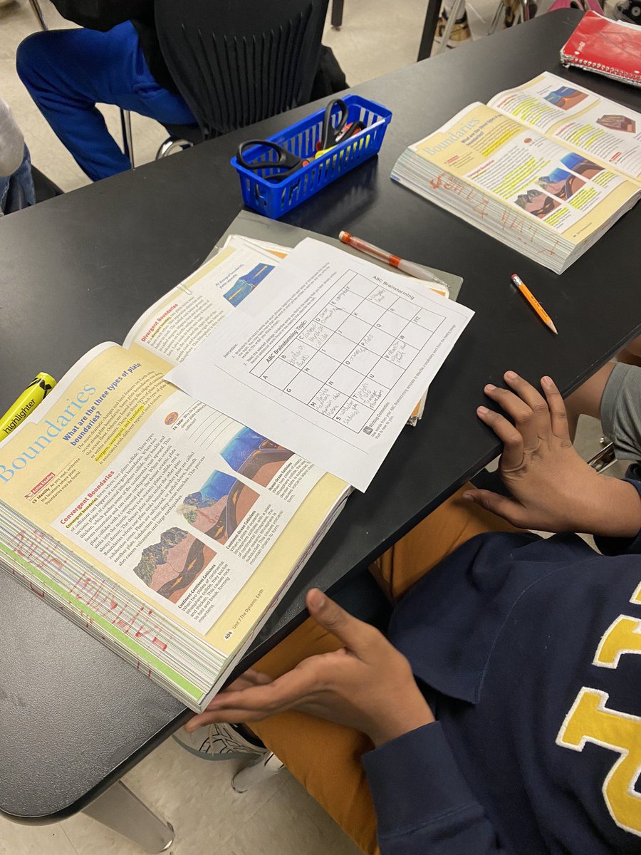 rodriguez_sci's tweet photo. Today Mrs. Hegdeโs 6th grade science classes read ๐about tectonic plates. They then used the ABC brainstorming template to write โ๏ธ down new vocabulary that was new to them from the reading passage. @NISDZachry @NISDMSScience #nisdmssciencecoach https://t.co/F9aWoigZLh