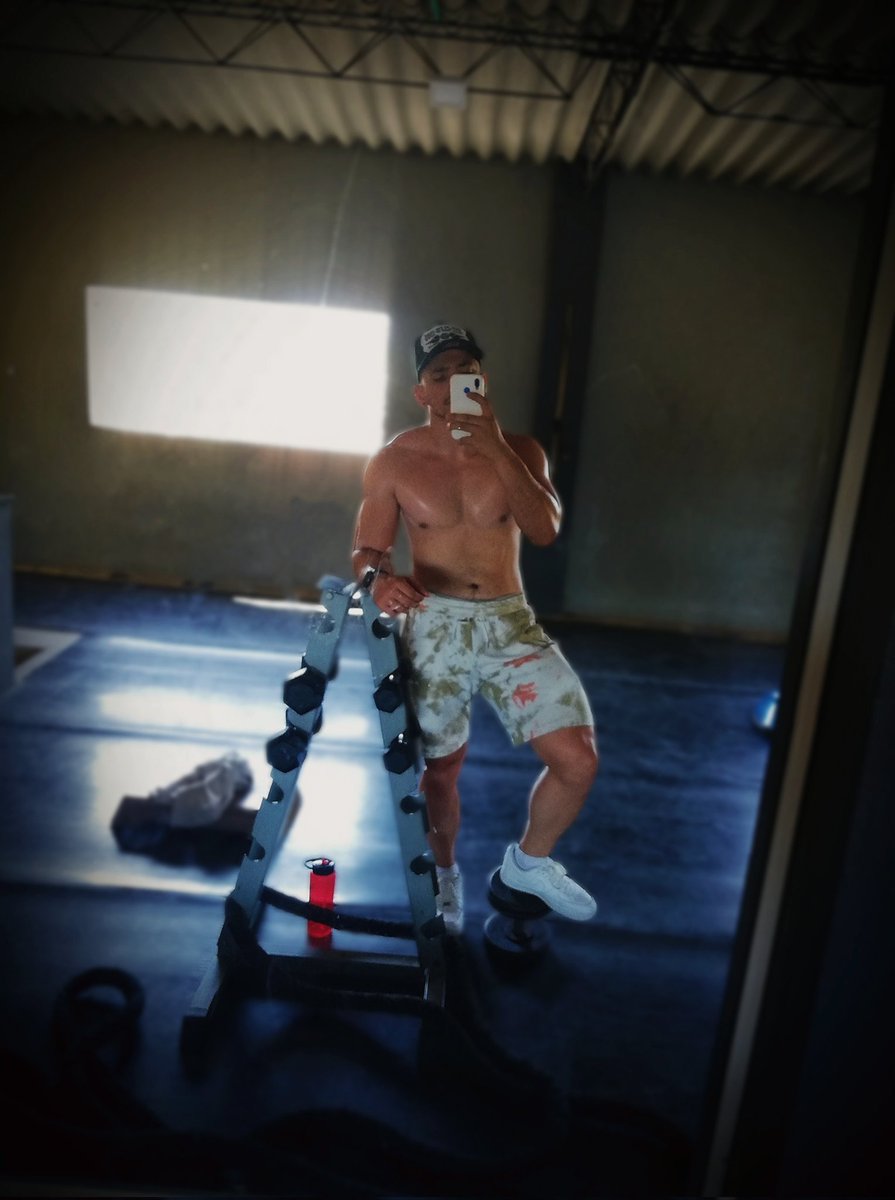 Juanbustamant3's tweet photo. Así vamos en proceso 3kilos de mas, haciendo caso a CBUM 😅!
Vamos por mas.💪🏻
#Gymfull #gymmotivation https://t.co/o3XqpGd7gK