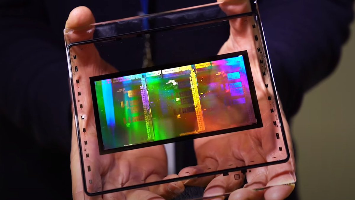 updateando's tweet photo. Nvidia presentó su cuLitho ante el mundo 🚨

Tecnología con la que buscan penetrar profundo el mercado de la fabricación de chips y a la larga, el cuLitho le permitirá más densidad

Según el CEO Jensen Huang, la creación de su producto se acelerará 40 veces más al usar el cuLitho https://t.co/Y66vB1EUy4