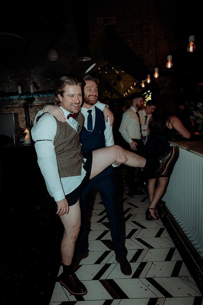 sbdjservices's tweet photo. ꜱᴏᴍᴇ ᴅᴀʏ ʏᴏᴜ ᴡɪʟʟ ꜰɪɴᴅ ᴍᴇ..

I love it when I discover photos from past weddings - especially when they’re this cool ⚡️ 

Check out the blog:
https://t.co/bL0tccidWt

#wedding #weddingphotography #weddingreception https://t.co/pM3RHjgjAz