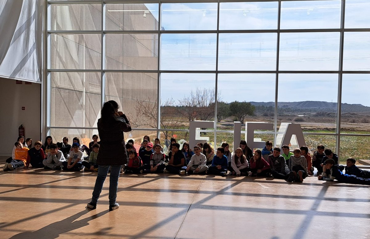 aquagraria's tweet image. El grupo de niños/as del colegio @cpirosalesdelcanal nos visitó ayer para conocer la historia de Ejea y de nuestro museo.🚜🌾

#visitasguiadas #conociendoaragon #excursiónescolar #ejea #maquinariagrícola #historia