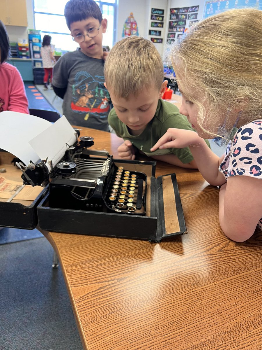 YoungmanTeach's tweet photo. Learning about the past is way more fun with a 100 year old typewriter! #TuckahoeRocks @TuckahoeSchool https://t.co/kPaWcSb2SZ