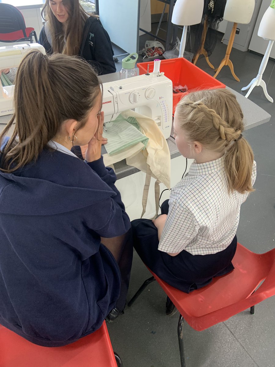 Year 12 A Level Textile pupils teaching the Year 5&amp;6 pupils in Textile club how to use the sewing machines <a href="/Tranby_Art/">Art Department</a> <a href="/Tranby_school/">Tranby</a> <a href="/TranbyPrep/">Prep School</a>  fab time had by all! 🪡🧵❤️