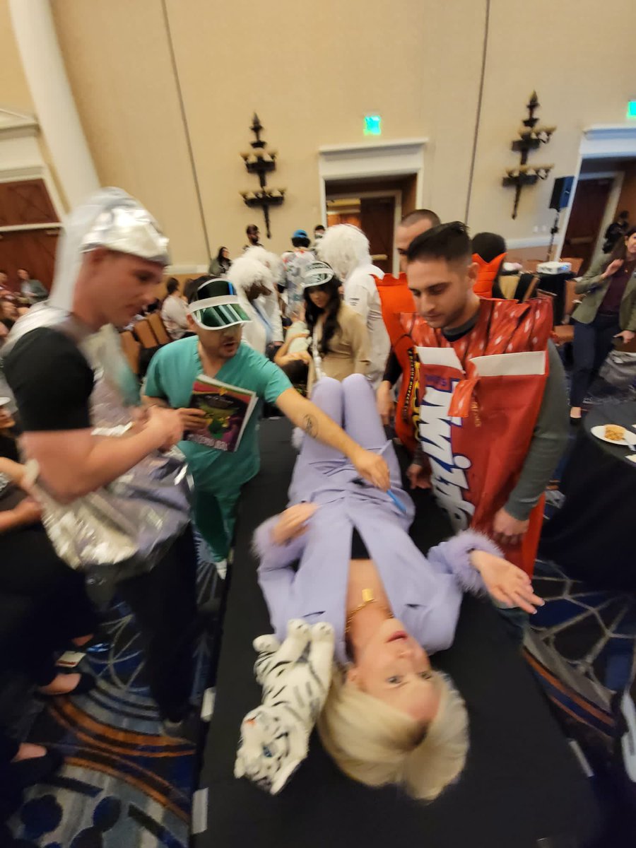 Running a sim case with @DrAdkinsMurphy during the <a href="/emresidents/">emresidents</a> quiz show organized by the education committee at <a href="/CORD_EM/">CORD</a>! 🐅 🐯 <a href="/folk_destiny/">Destiny Folk, MD</a> @DrHannahS <a href="/pujalms/">Puja Singh, MD</a> <a href="/ErinKarl_MD/">Erin Karl, MD, MEHP</a> <a href="/DavidAMWilson/">David Wilson</a> <a href="/joeannmoser/">Joe-Ann Moser, MD MS</a> #EMBound #FOAMed #MedEd