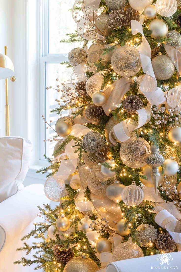 BestAzing's tweet photo. Christmas Tree Decorations 2022 https://t.co/BiQyE2lcmF #winter #outfit #snow https://t.co/zFIHSdL9kx