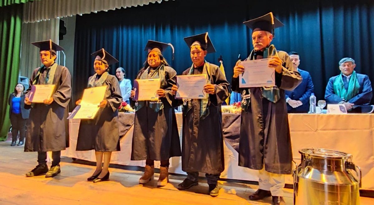#Pichincha | Impulsamos la producción agropecuaria en Machachi con:
🐮 40 productores capacitados en las Escuelas de Fortalecimiento Productivo Pecuario
✅️ Créditos
✅️ Paquetes tecnológicos pecuarios
👩‍🌾 Reconocimientos a mujeres técnicas
#TrabajamosPorElAgro