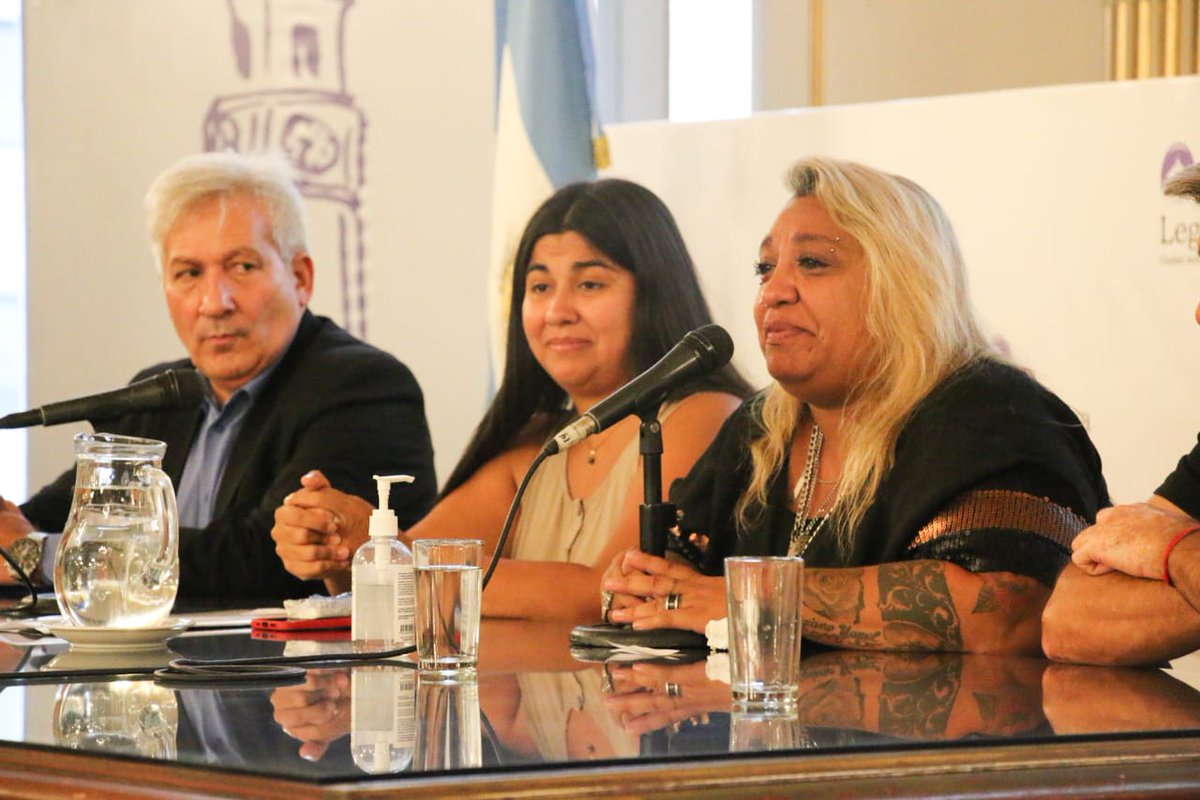claudioaferreno's tweet photo. Participamos junto a @MaiaDaer del encuentro en el Salón Dorado de la @LegisCABA donde se  declaró de Interés Social a las actividades y acciones de la boxeadora Karina Cappella por su labor en torno a la igualdad de género e inclusión social a través del deporte. https://t.co/OGVUcAfrHl