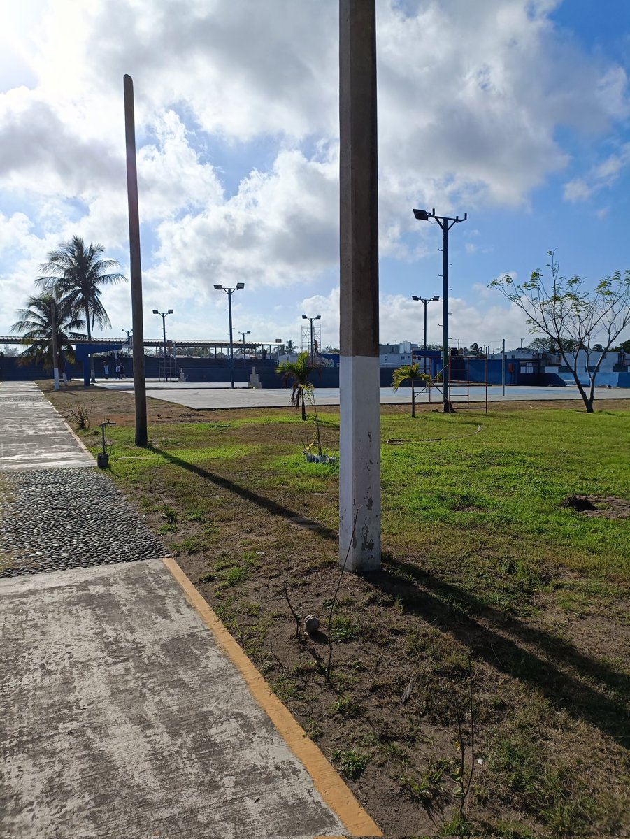 TheProd20's tweet photo. La universidad es linda cuando llegas temprano y tienes aunque sea 30 minutos de relax 💙 https://t.co/ISdvoHxXTk