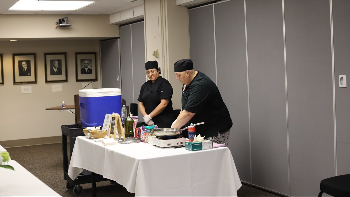 TouroInfirmary's tweet photo. Today we hosted our Amazing Agers Seminar on colon health. Thank you to our Touro physicians for informing us about preventative screenings &amp; Colorectal Cancer treatments. We also enjoyed a cooking demonstration by Chefs NOLA. #ColorectalCancerAwarenessMonth https://t.co/1LUos6AiOa